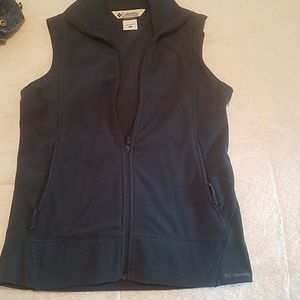 LIKE NEW.. fleece vest